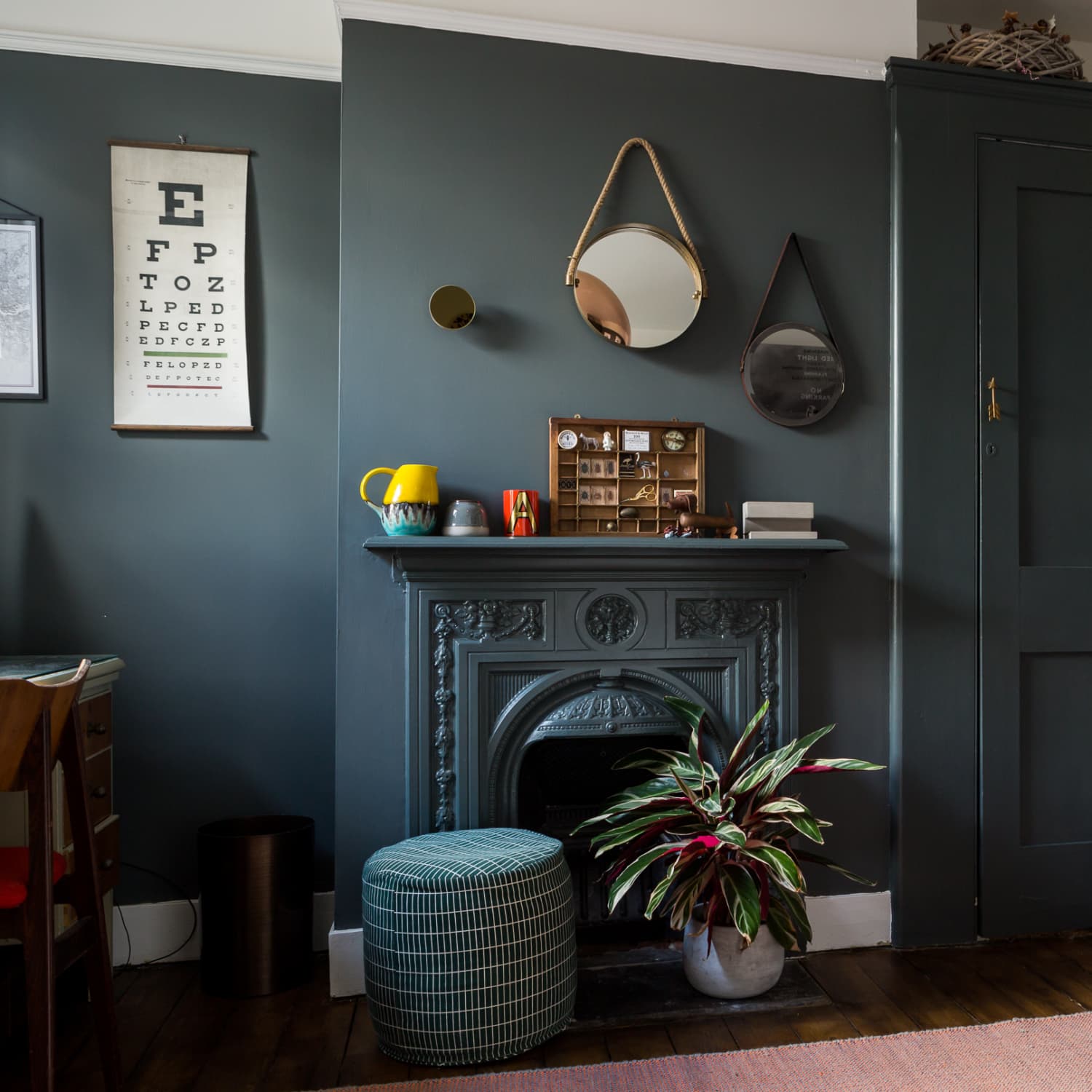 Tips for Painting Walls a Dark Color